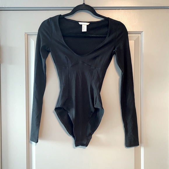 H&M Tops - H&M black long sleeve bodysuit